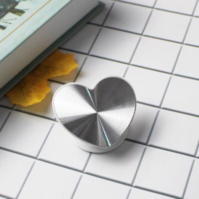 China Universal Cool Grain CD Hear-shape Phone Holder Promotional Gift Phone Holder For Metal Material for sale