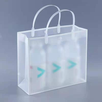 China New PVC Handbag Gift Waterproof Packaging Bag Cosmetic Storage Bag Fashion Frosted PVC Handbag Gift Bag for sale