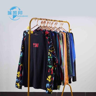 China Polyester / Cotton Second Hand Clothes Pack Mixed Winter Used Clothes For Mens Hoodie for sale