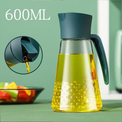 China 600ml kitchen viable Automatic Flip Olive Oil Dispenser Bottle with drip-proof spout and non-slip handle for sale