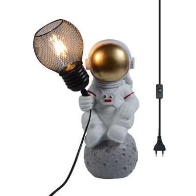 China Modern Nordic Creative Astronaut Decoration Table Lamp Bedroom Children's Room Bedside Table Light Living Room Study Decor Desk Lamp for sale