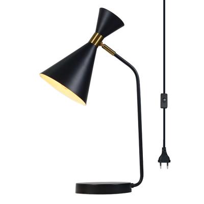 China Simply Modern Design Style Iron Table Lights Nordic Modern Reading Desk Lamps for sale