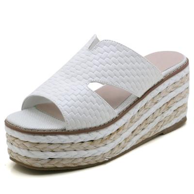 China Fashion Trend Printing Soft Comfort Woven White Upper On Braid Woven Sneaker Woman Sandal for sale