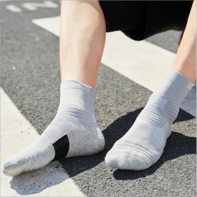 China Original Professional High Quality Professional Logo QUICK DRY Loose Socks Elite Sports Towel Fashionable Towel Socks for sale