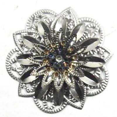 China BOHEMIA Iron Leaf Flower Tin Pendant for sale