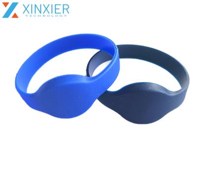 China Custom Logo Waterproof/Waterproof Silicone Wristband Compatible S50 1K 13.56MHz RFID for sale