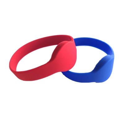 China Copy Tk4100 Chip Writable T5577 125KHz Waterproof/Waterproof Wristband For Access Control for sale