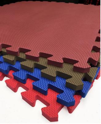 Chine Les tapis de gymnase de salles de forme physique et d'exercice parquettent doucement les tapis de verrouillage de mousse du caoutchouc d'Eva Foam à vendre