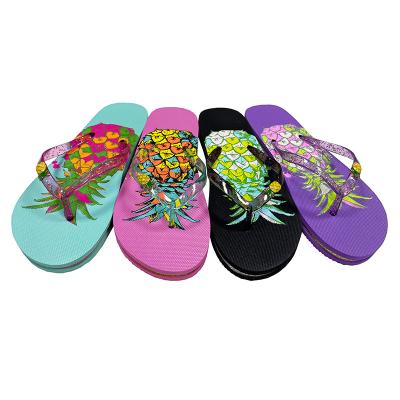 China Cushioning Non-Slippery Women's Non-Slippery Flip Flops Durable Designer Beach Slippers Luxury Flat Slippers for sale