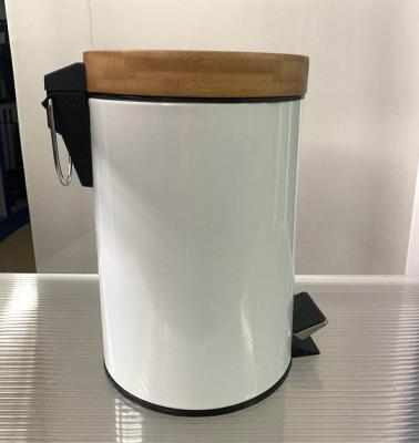 China Sustainable 3L 5L Pedal Trash Bin With Bamboo Lid for sale