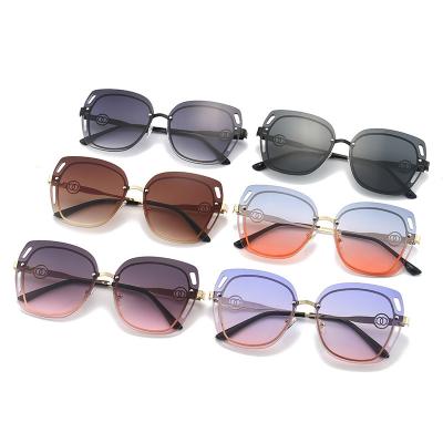 China Fashion Sunglasses 2022 New Comfortable Custom Logo Cheap Sunglasses Women Sun Glasses Personality Men And Women Sunshade Glasses for sale