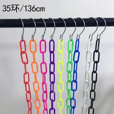 China 1.3m lengte / 23 gaten plastic ketting kleurrijke plastic kleding hanger garderobe hanger hanger ruimtebesparende organisator hanger Te koop