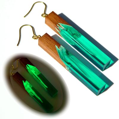 China Handmade Chinese wood art epoxy and green resin engagement earing for sale