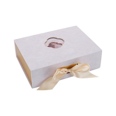 China Mother's Day Weddings Graduations Birthdays Bridesmaids Disposable Luxury Gifts Box With Lid for sale