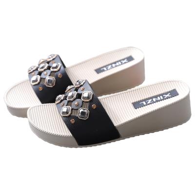 China Factory wholesale anti-slip 2021 fashion thick bottom diamonds new arrival ladies sandals platform outdoor slippers for women for sale