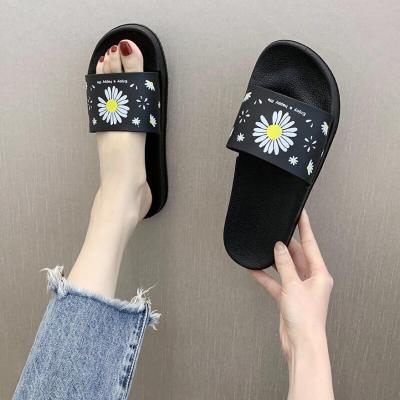 China Lady Sandals Slippers Woman Fashion Trend Small Daisy Anti-slippery Indoor Women's Sandals Summer New Outdoor And Flat Shoes for sale