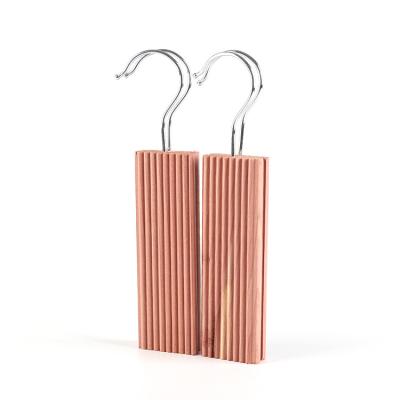 China Sustainable Lindon 100% Cedar Aromatic Hangers Natural Cedar Hangers Stand Up Ceda Sachets Cedar Wood for sale