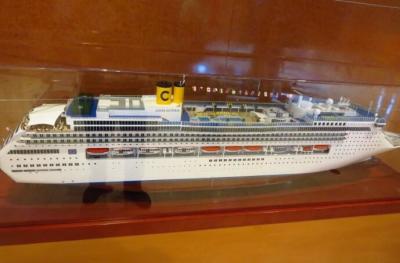 China Costa Victoria Cruise Ship Plastic Cruise Ship Models With High Simulation , Ivory White for sale