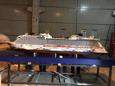 China Modelo de navio de cruzeiros do sonho de Genting com material da hélice da gravura do CNC do ABS à venda