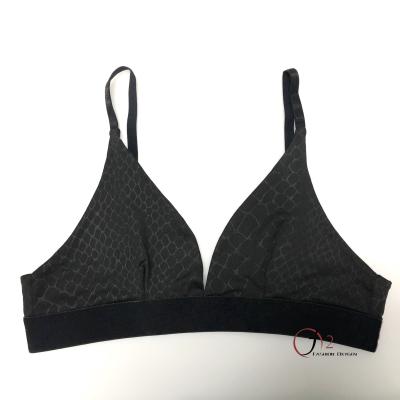 China OEM Antibacterial Snake Embossed Fabric Women Extremely Fit Black Sports Bra Spandex Fabric Crop Top Hyper Cooling Sports Bras for sale