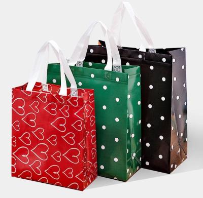 China Eco-friendly custom non woven shiny logo bag folding shopping fabric tote laminated pp non woven toga shopping bag for sale