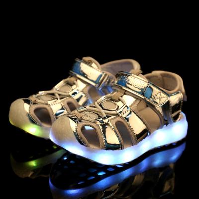 China Led shoes 2021 unisex boy and girl flashes led sandal for kids children beach LED shoes for sale