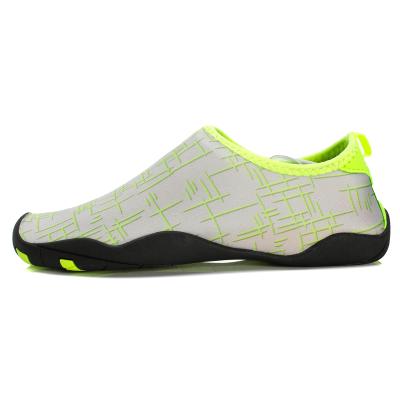 China 2021 lowest price two shoes rubber colored soft aqua colorful shoes water sock shoes for sale