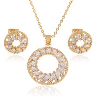 China FASHIONABLE luxury gold enchapadas joyas jewelry set ladies fashion earrings and necklace brass gold plated set for sale