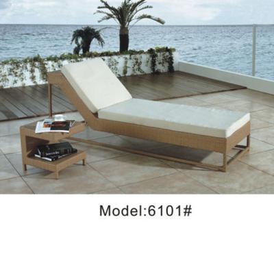 China Adjustable Chaise Lounge Chair/Hot Sale Outdoor Daybed Pool Beach Sun Sofa Convertible Chair Hotel Outdoor Wicker Rattan With Drinks Table for sale