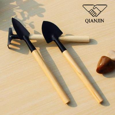 China QJ-JG22 Anti-Slip Handle Garden Tool Kit / Set With Wooden Handle for sale