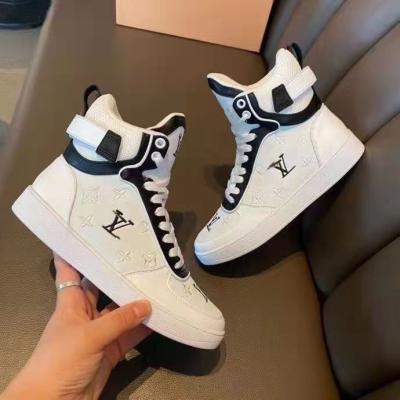 China Women's Luxury Flat Ankle Boots Sneakers Winter Leisure Fashion White Awakening Style New Retro Casual White Boots Rise Shoes for sale