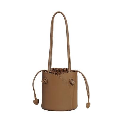 China 2022 New Fashion Trendy Women Pleated Leather Luxury Designer Bags Drawstring Bucket Bag Factory OEM Customized for sale