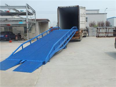 China Manual Control Portable Truck Loading Ramps Drive Hydraulic For Warehouse for sale