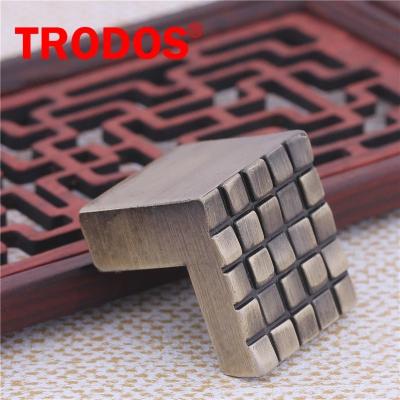 China Easy Installation and Durable Awesome New Style Solid Color Square Bar Handle Furniture Door Cupboard Pull Handles Knob for sale