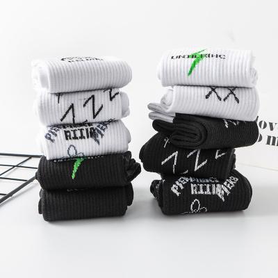 China Wholesale Pure Cotton Breathable Good Quality Graffiti Student Black And White Basketball Socks for sale