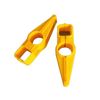 China Lightweight Square Pipe Clamp For Drinking Line Poultry Equipment System Suspension Pipe Nipple Clip for sale