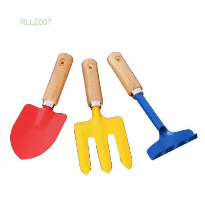 China Garden Color Wooden Handle Gardening Three Piece Shovel Set Small Garden Tools for sale