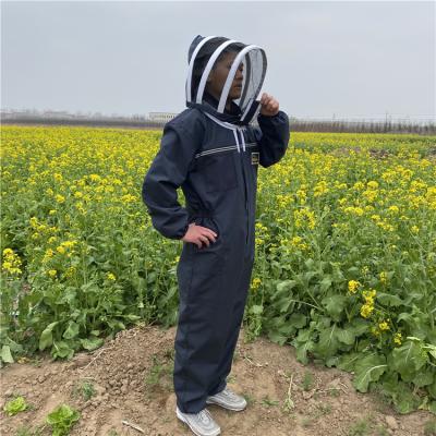 China Salable bee keeping suit and 3 layer permeability honey bee suit bee keepers suit en venta