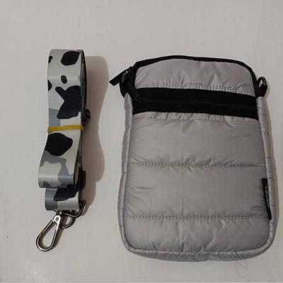 China 2021 Waterproof Stripper Phone Bag With Zipper Closure Quilt Fabric Cell Phone Bag Cross - Mini Body Cell Phone Bag Pouch for sale