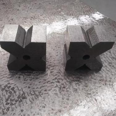 China Delicate Cast Iron Or Cast Steel Appearance With CE Certificate V-block for sale