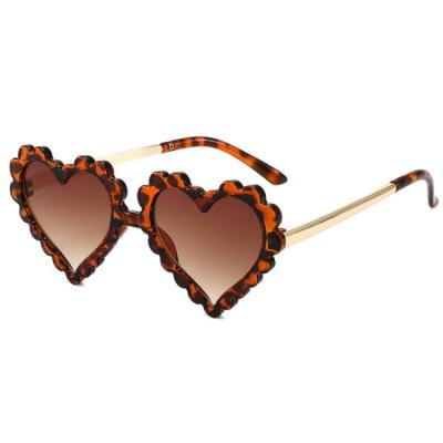 China New 202 heart children's sunglasses fashion cute heart-shaped children's sunglasses personality flower love children sunglasses for sale