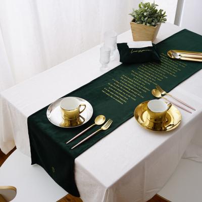 China European Viable Luxury Dinner Mats Decoration Wedding Table Runners Flag Table Cloth Table Runners Velvet Cloth Table Runner for sale