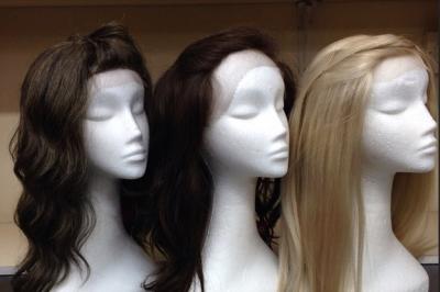 China Vlot Maagdelijk Diep Krullend Menselijk Haarkant Haar/100 Front Wigs With Baby Hair Te koop