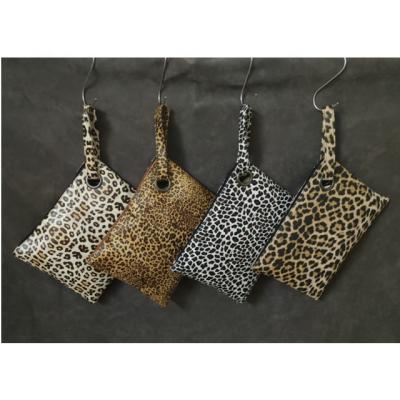 China Silvia Envelope PU Leopard Print Envelope Clutch Bag Handbag Portable Leather Wristbands for sale