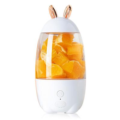 China Cat Shaped Small Size Cute Car Blender Low Noise Juicer for sale