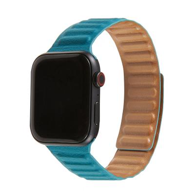 China Water Resistant Adjustable Buckle Strap With Strong Magnetic For Apple Watch Band Leather For iWatch Series for sale