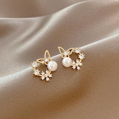 China FASHIONABLE Exquisite Baroque Pearl CZ Flower Earrings Bling Bling Crystal Rhinestone Butterfly Stud Earrings For Girl for sale