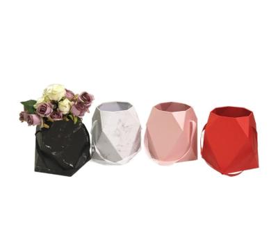 China Recyclable in Stock Paper Bouquet Mum Wholesale with Ribbon Gift Boxes for Flowers and Chocolates Flower Packaging Box for sale