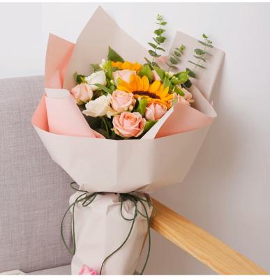 China Factory Price Recyclable Cheap Paper Wrapping Flower Fresh Flower Korean Wrapping Paper for sale