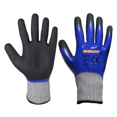 China Sandy Nitrile Coated Abrasion Resistant Cut Resistant Work Glove Level 5 Anti Cut Glove en venta